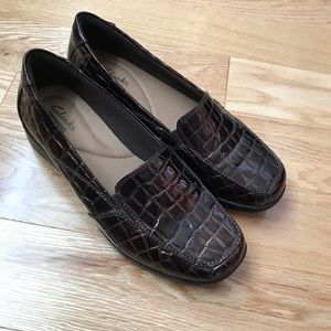 Clarks snake skin burgundy loafers